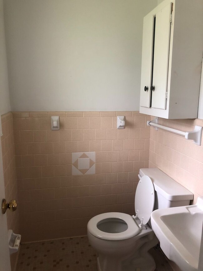 Building Photo - 4 Bedroom/2.5 Bath home in Daleville!