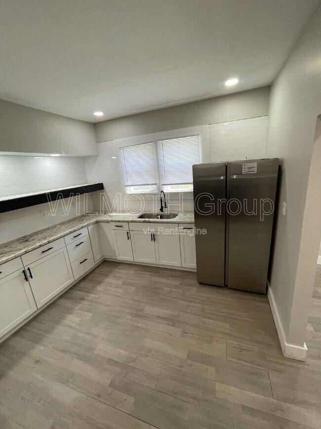 Building Photo - 321 E 31st St