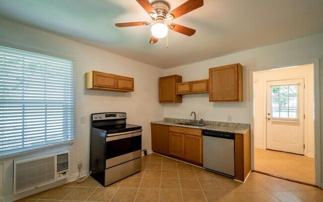 Building Photo - Rossville 2-Bedroom House