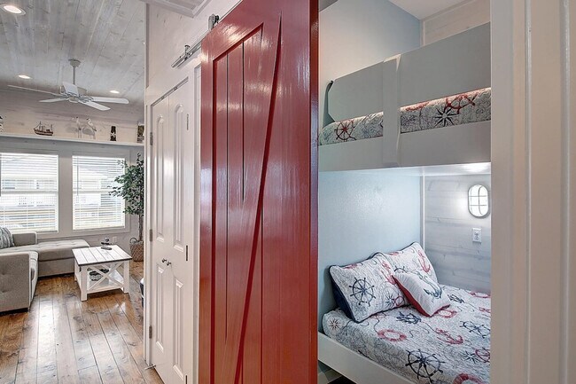 Building Photo - 1924 Eleventh Street-SI ID1023237P