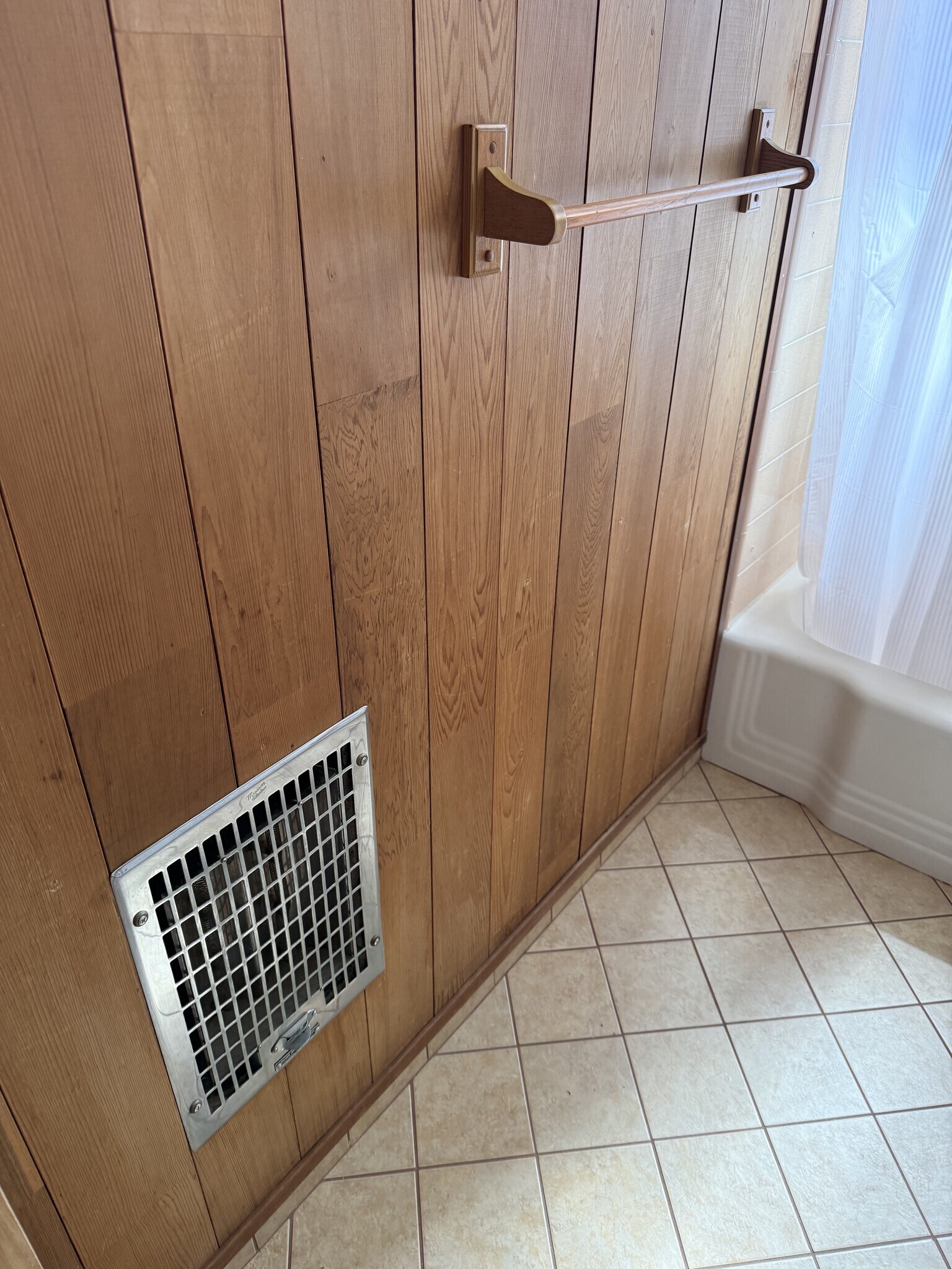 Building Photo - 330 E Fairview Ave