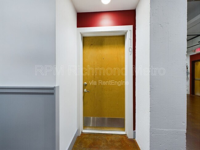 Building Photo - 815 Perry St