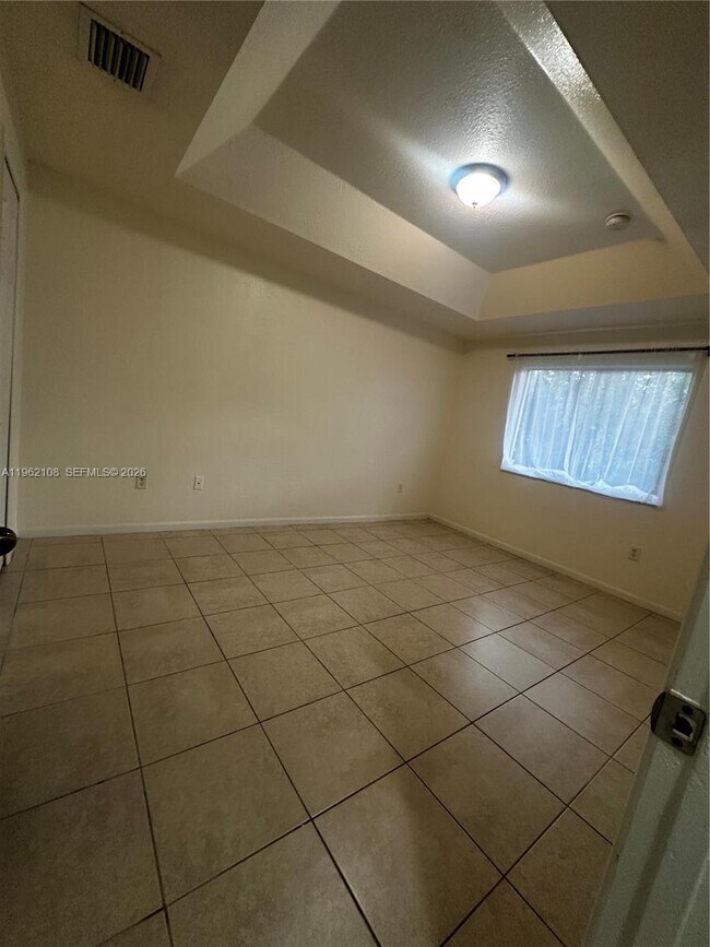 Building Photo - 2912 SE 15th Rd