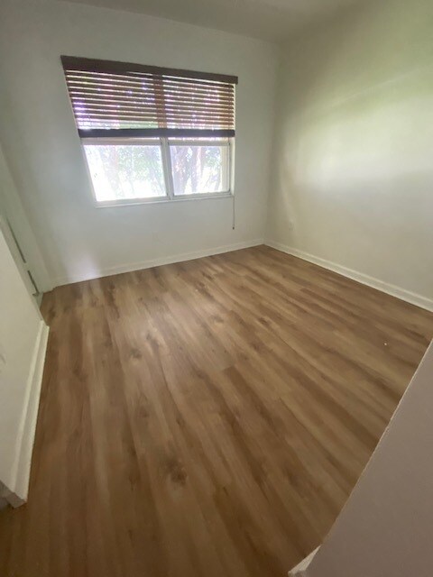 Building Photo - 1420 NE 33rd Ave