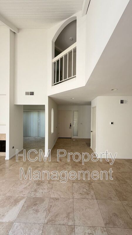 Building Photo - 13 Navarre