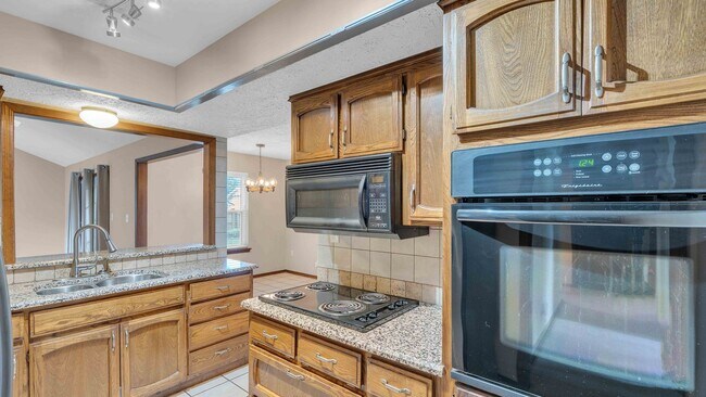 Building Photo - 3 Bed | 2 Bath | Broken Arrow