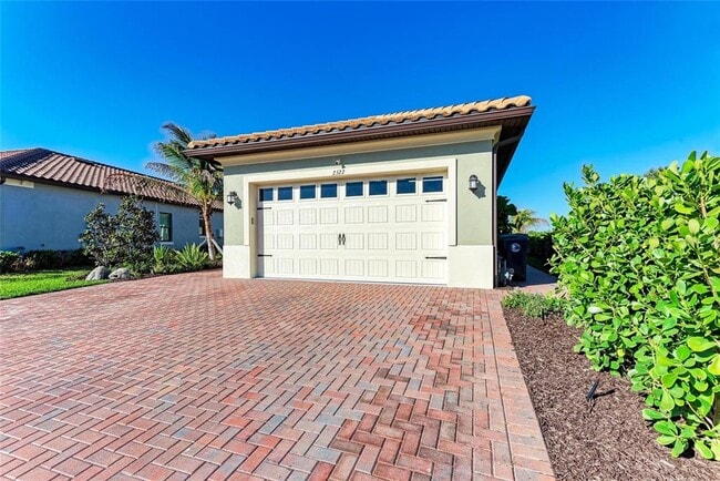 Building Photo - 2322 5th St E