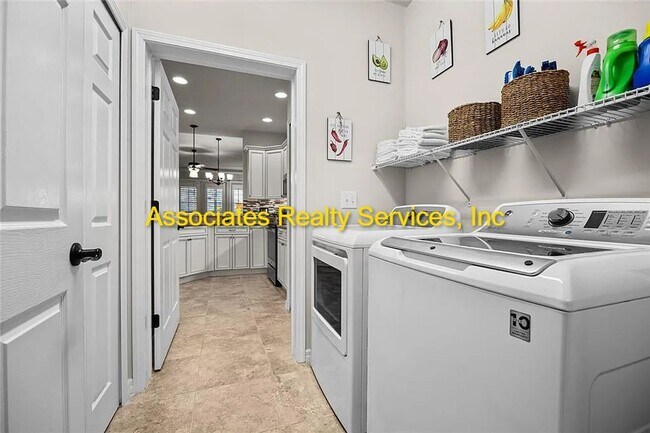 Building Photo - Low-Maintenance 2BR/2BA Townhome in Villas of Westend