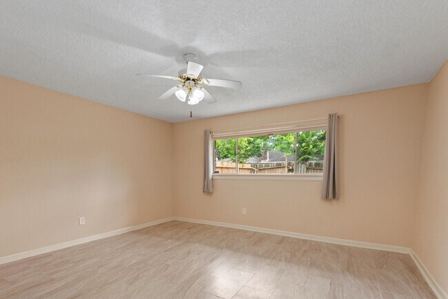 Building Photo - 4906 Green Willow Ln