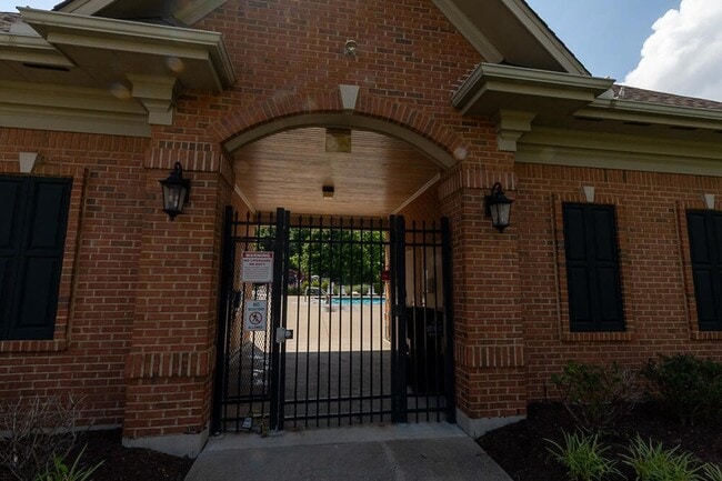 Building Photo - 2059 Arbor Springs Blvd