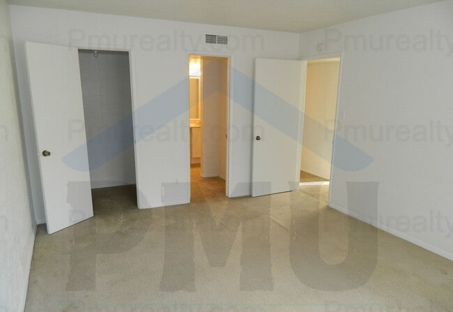 Building Photo - AVAILABLE NOW!!! Very Nice 3 Bedroom Dalla...