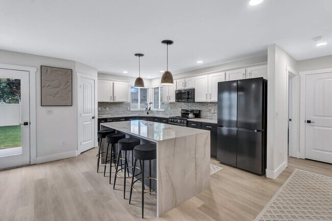 Building Photo - 4061 E Arch Dr