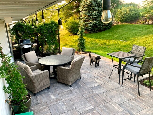 Building Photo - 6118 Seven Springs Dr