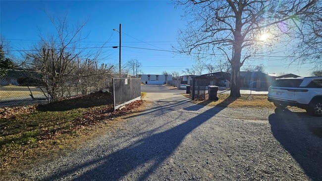 Building Photo - 1133 N Purdue Ave