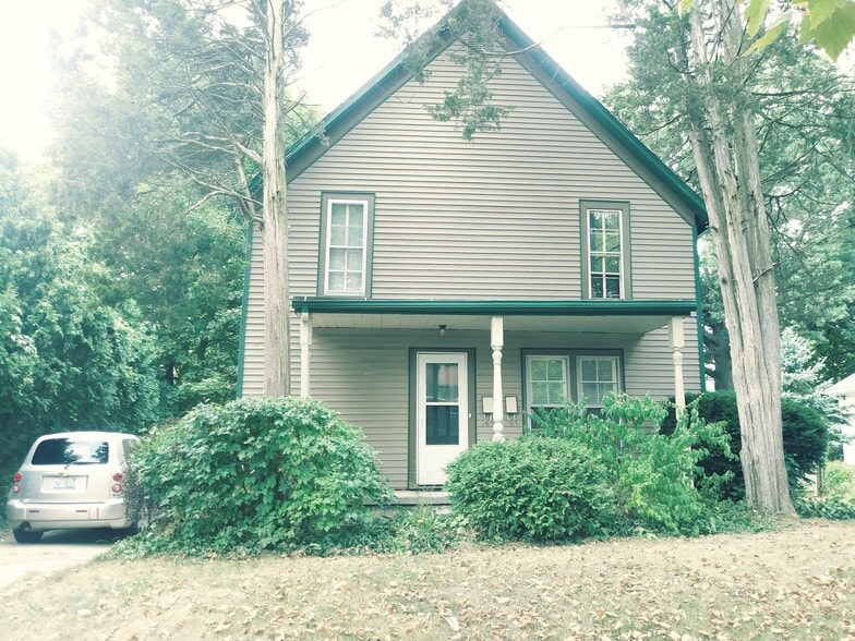 front view - 311 Plymouth Ave NE