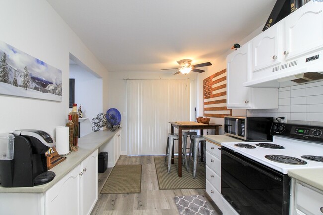 Building Photo - Fully Furnished 1 Bed, 1 Bath Apartment in Richlan