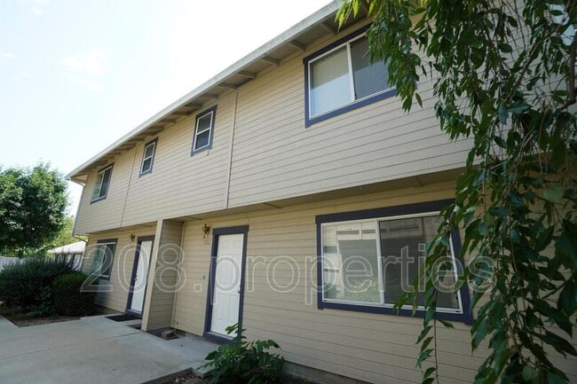 Building Photo - 1009 N Stilson Rd