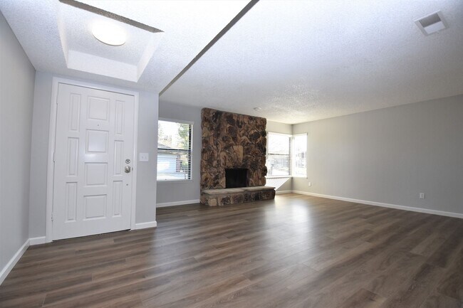 Building Photo - 67-67 Payne River Cir