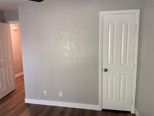 Building Photo - Condo 3 bedrooms 2 bathrooms 1 car garage gated subdivision.