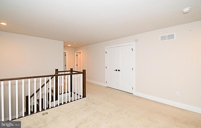 Building Photo - 136 Iron Hill Way