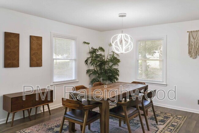 Building Photo - 5017 Gatewood Dr