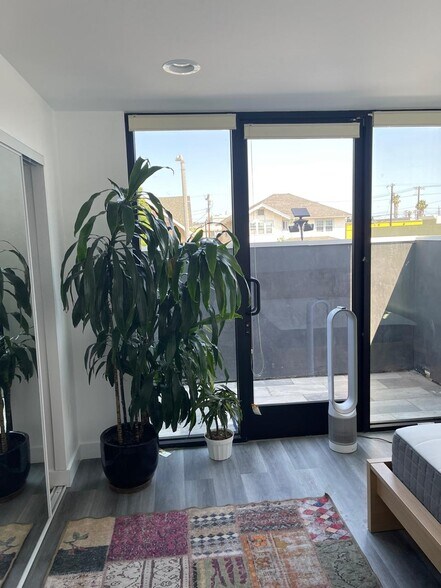 Building Photo - 1245 Crenshaw Blvd