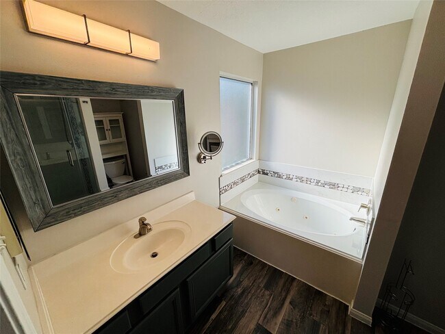 Building Photo - 17227 Lilac Vale Ct