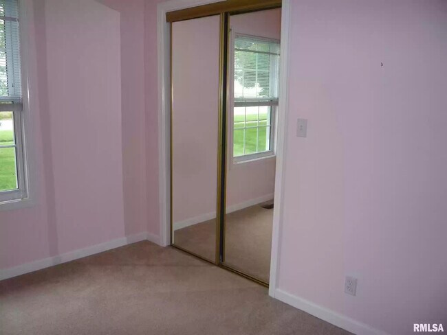 Building Photo - 534 Eagle Ridge Dr