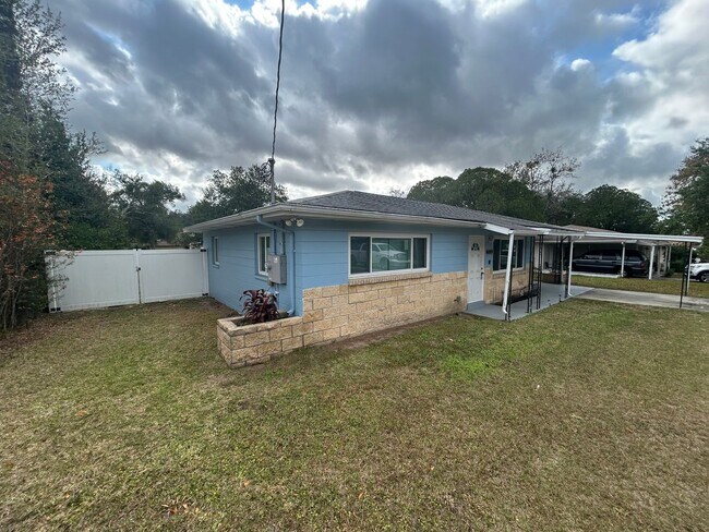 Building Photo - 21570 SW Raintree St