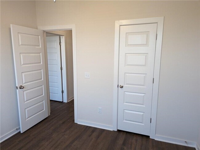 Building Photo - 385 W Branta St