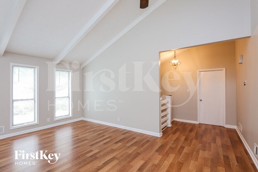 Building Photo - 2639 Windmere Dr NW