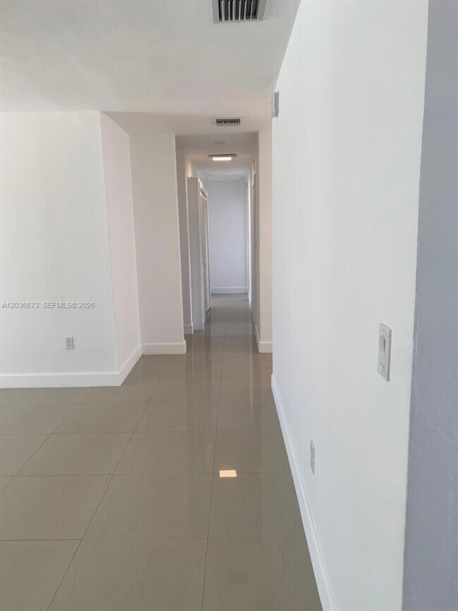 Building Photo - 2025 SW 84th Ct
