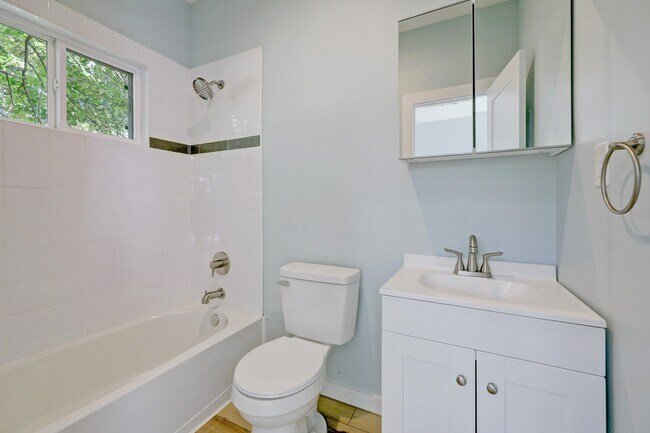 Building Photo - 113 E 25th St
