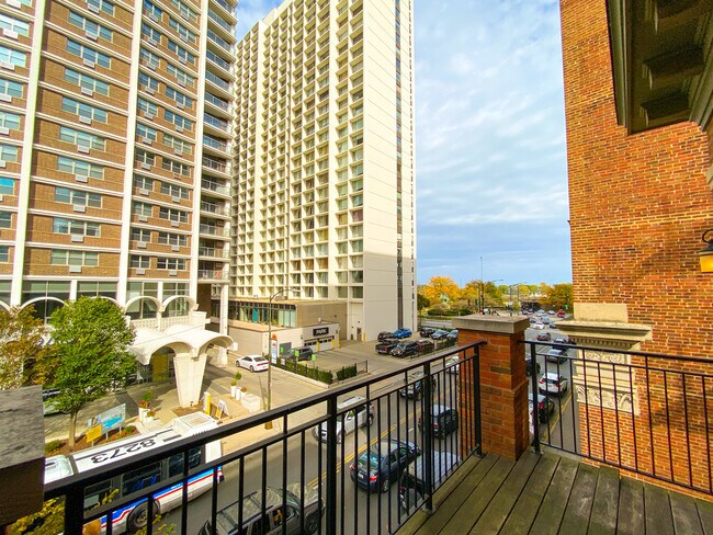 Building Photo - 421 W Belmont Ave