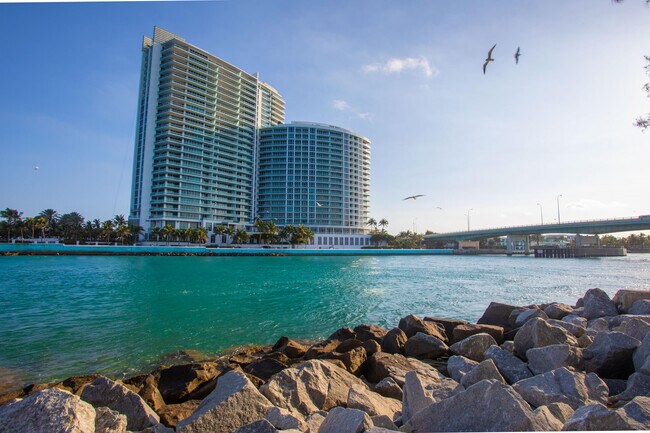 Building Photo - 18021 Biscayne Blvd