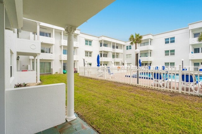 Building Photo - 1st Floor Oceanfront Condo