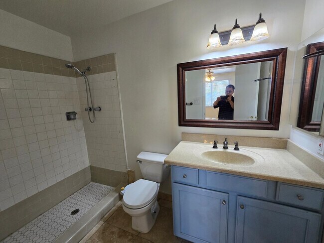 Building Photo - 2527 S Rita Ln