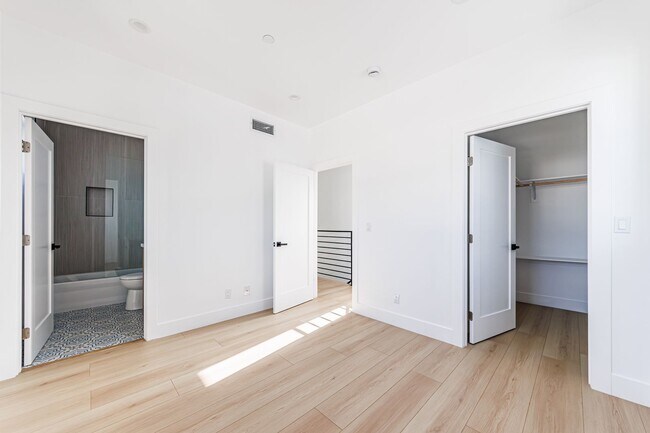 Building Photo - 13463 Beach Ave