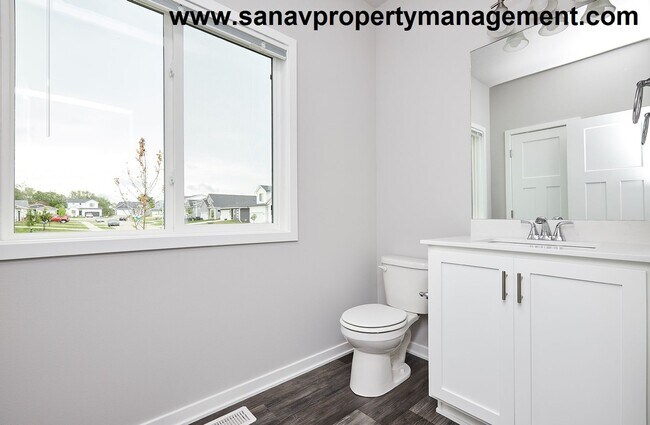 Building Photo - Spacious 3-Bedroom Home with Modern Layout...