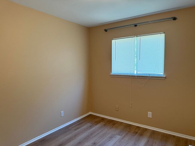 Building Photo - 1005 Vly Frg Dr