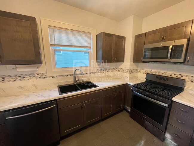 Building Photo - Unbelievable 4bd/2ba Home right next to NC...