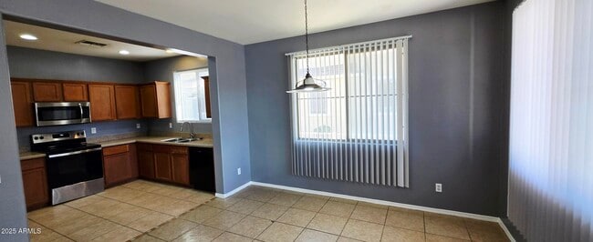 Building Photo - 587 S Buena Vista Ct