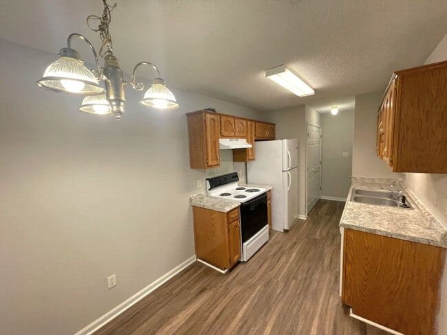 Building Photo - Beautiful town house in Collierville!