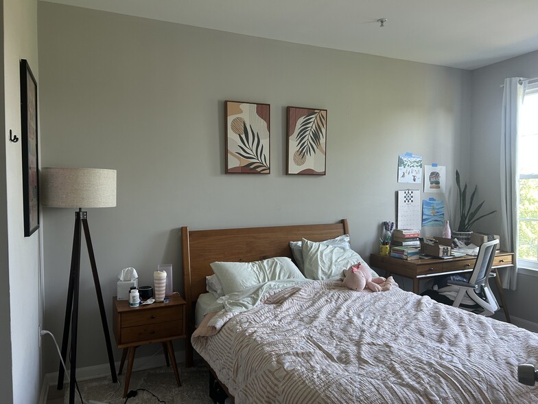 Building Photo - 2301 25th St S