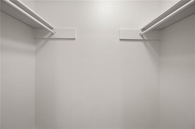 Building Photo - 3298 Abbeywood Dr