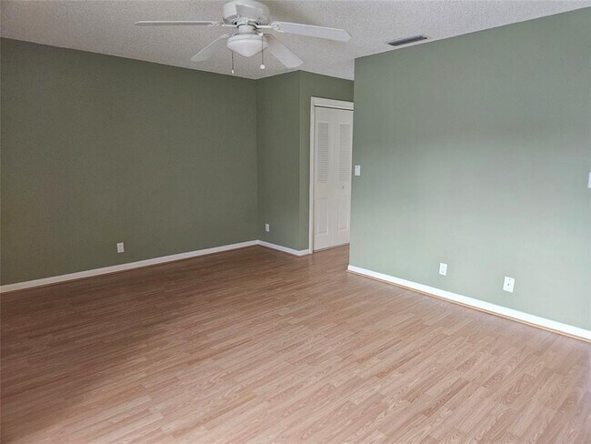 Building Photo - 633 Deer Crk Lk Pt S Ln