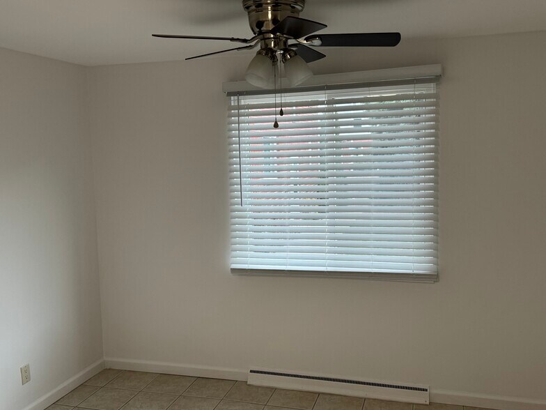 Building Photo - 192 Linden Ave