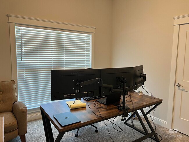 Building Photo - 686 Kitfox Ave