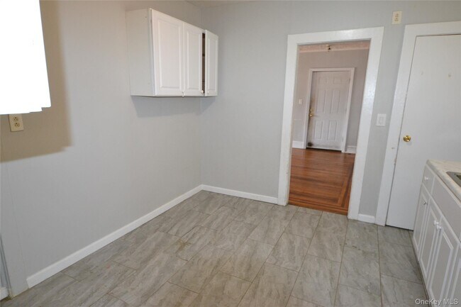 Building Photo - 181 Forrest Ave