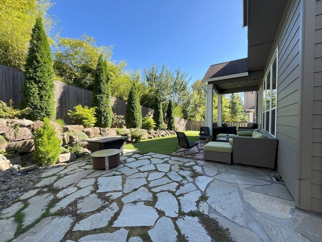 Building Photo - Expansive 4-Bedroom Home with Office, Ente...